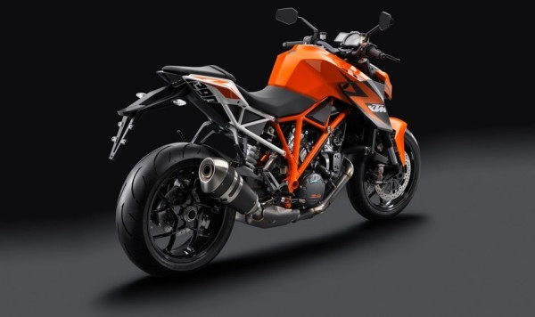 Ktm lộ diện 1290 super duke r 2014