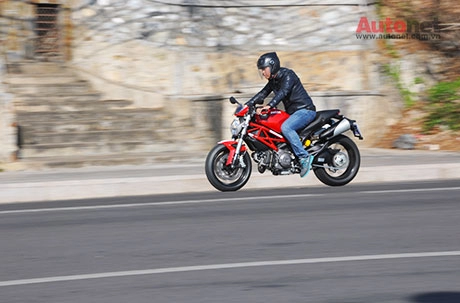 Lái thử ducati monster 796 abs tại vũng tàu