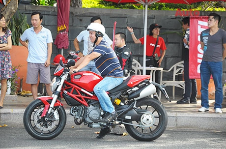 Lái thử ducati monster 796 abs tại vũng tàu