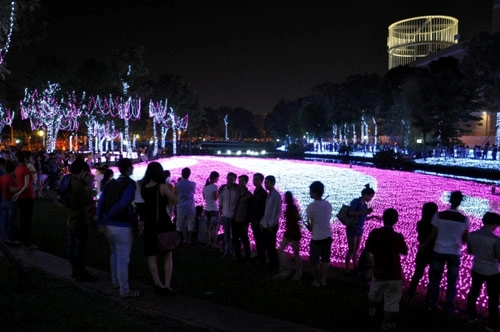 Lung linh với 500 nghìn đèn led ở công viên tân phú