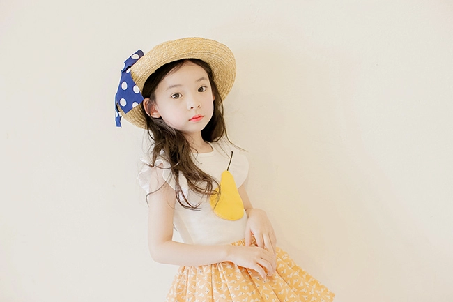 Mẫu nhí 6 tuổi đắt show như người lớn
