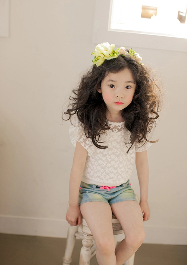 Mẫu nhí 6 tuổi đắt show như người lớn