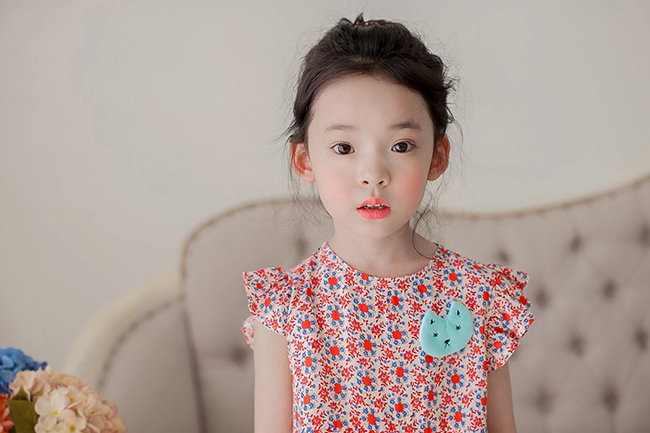 Mẫu nhí 6 tuổi đắt show như người lớn