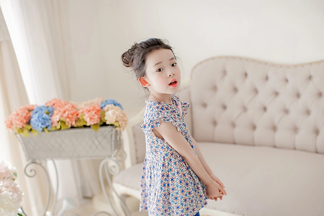 Mẫu nhí 6 tuổi đắt show như người lớn