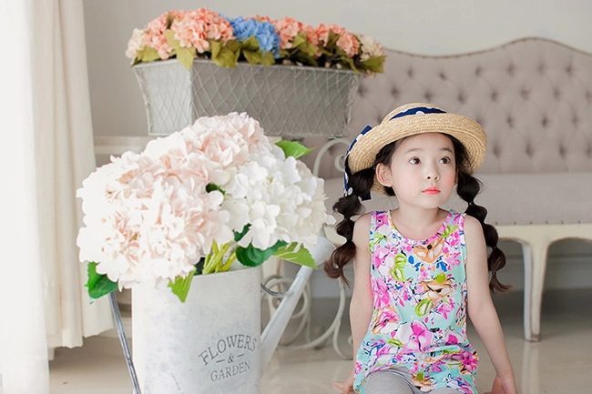 Mẫu nhí 6 tuổi đắt show như người lớn