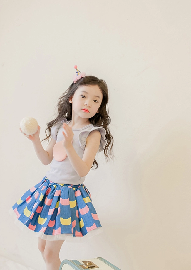 Mẫu nhí 6 tuổi đắt show như người lớn