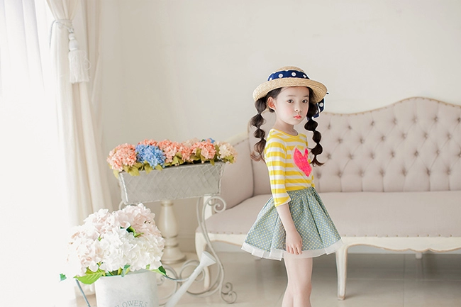 Mẫu nhí 6 tuổi đắt show như người lớn