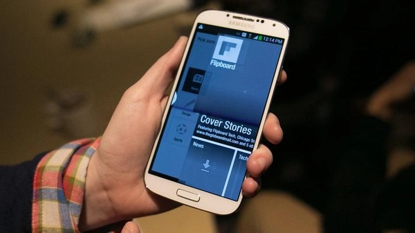 Mô hình iphone 6 so găng cùng galaxy s5 
