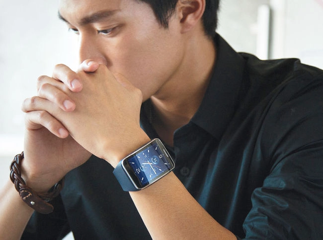 Motorola moto 360 vs lg g watch r vs samsung gear s siêu phẩm nào sẽ đắt giá