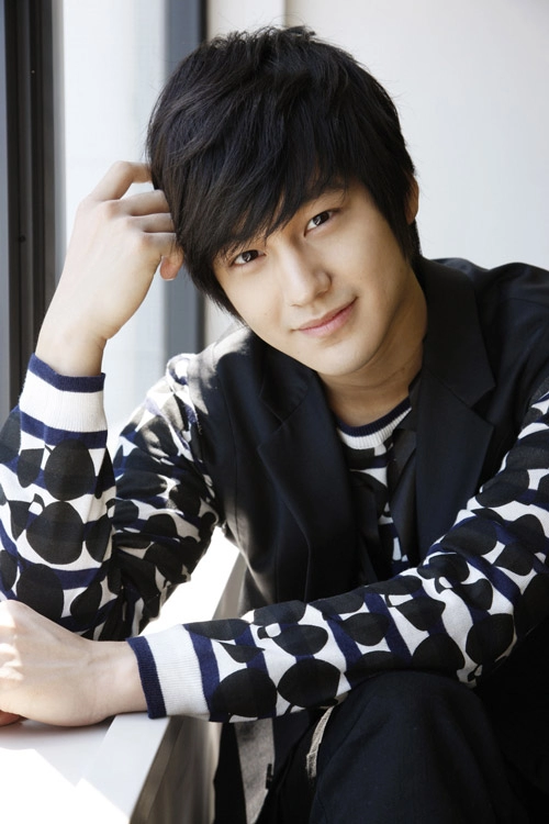 Ngắm ảnh ấu thơ đáng yêu của kim bum