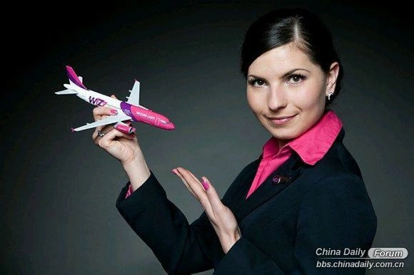 Ngắm vẻ xinh đẹp của các nữ tiếp viên hàng không trên toàn thế giới