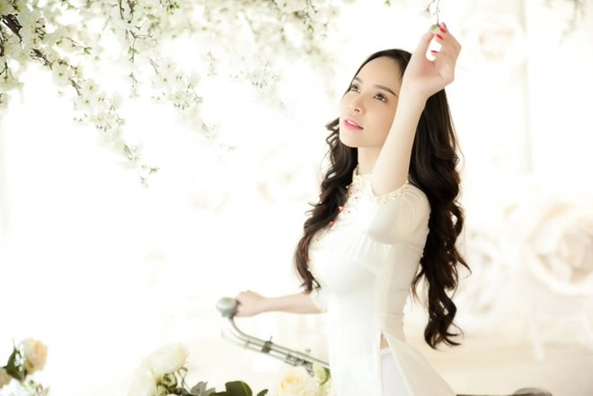 Ngọc bích nhẹ nhàng áo dài nữ sinh đón năm mới
