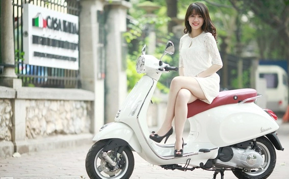 Người đẹp việt nhẹ nhàng cùng vespa primavera