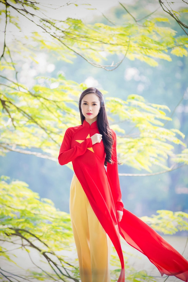 Người đẹp việt rạng rỡ với áo dài đỏ sao vàng