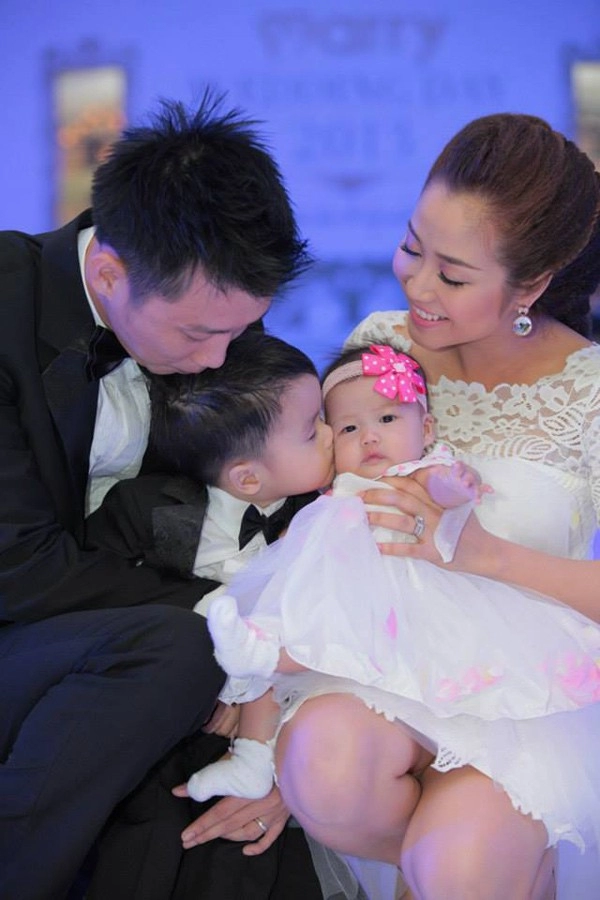 Những gái hai con xinh đẹp thành công của showbiz việt