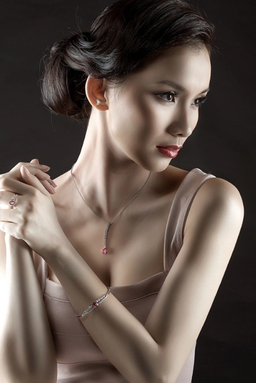 Những gái hai con xinh đẹp thành công của showbiz việt