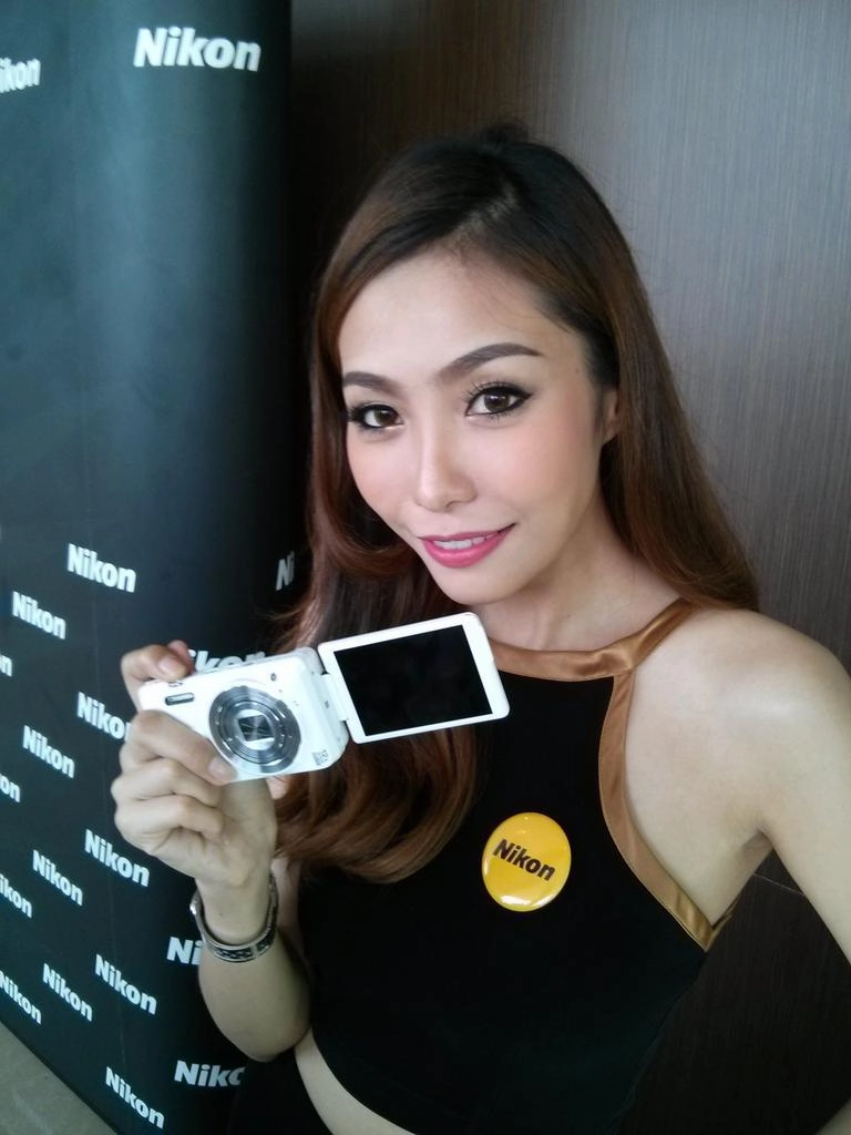 Nikon cũng tham gia vào thị trường máy ảnh selfie