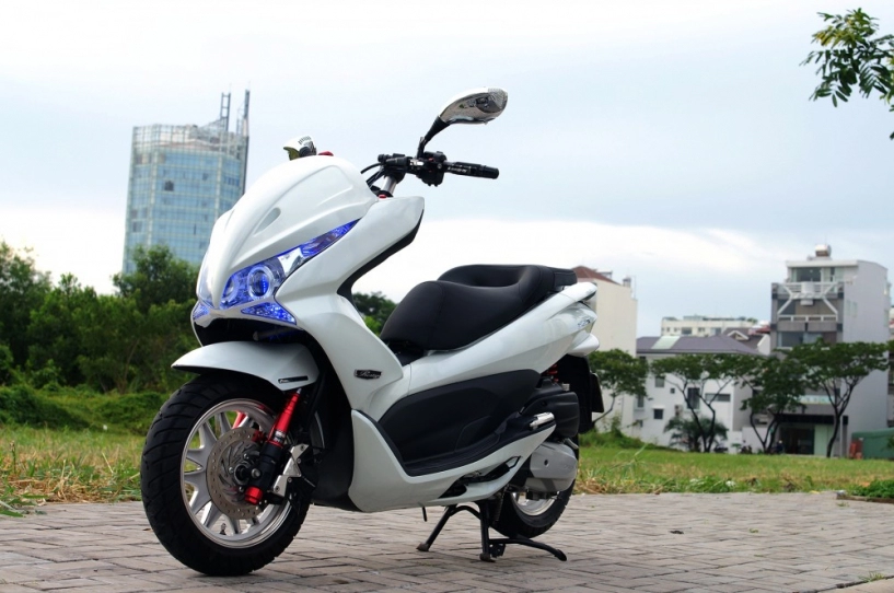 Pcx - áo trắng ngời sáng tương lai