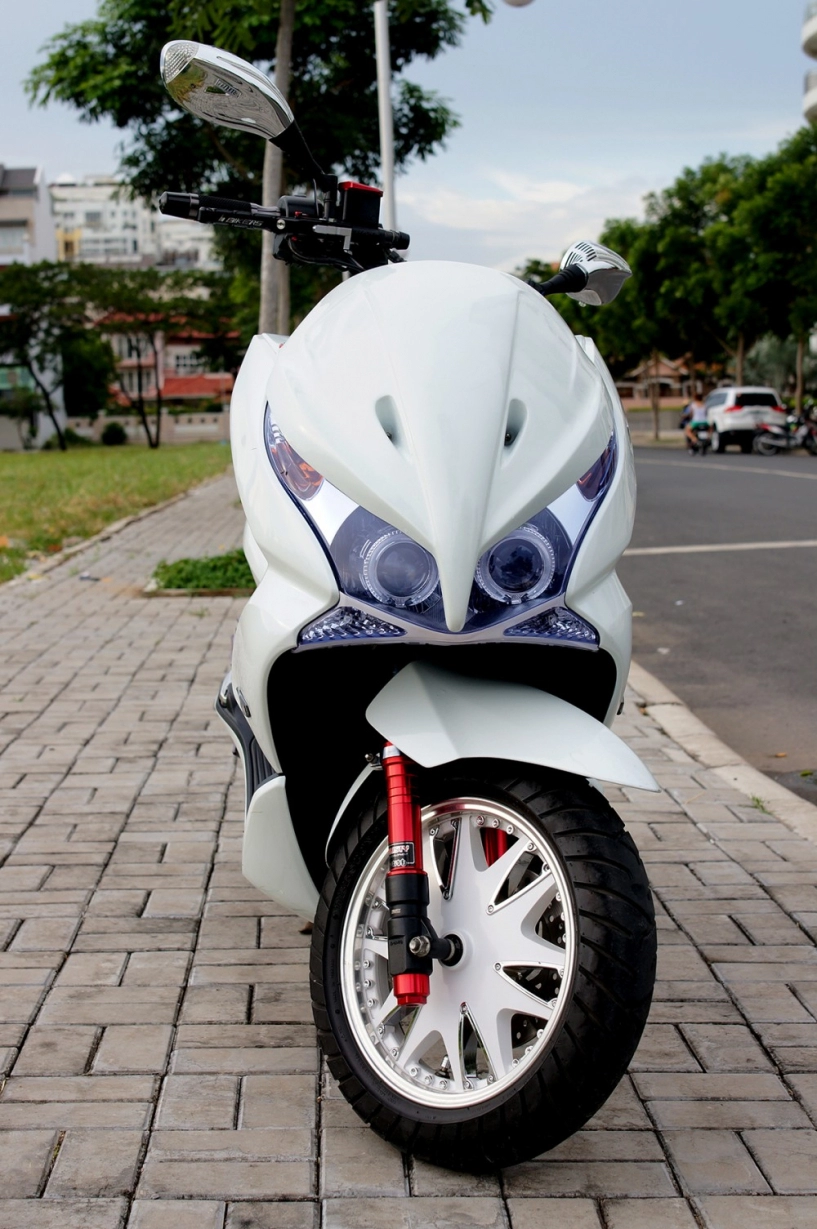 Pcx - áo trắng ngời sáng tương lai