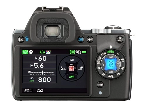 Pentax cho ra đời máy thay ông kính tích hợp đèn led độc đáo