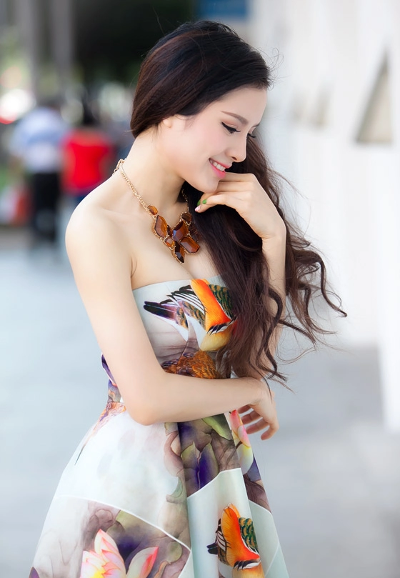 Phương trinh jolie đầy cám dỗ với áo quây