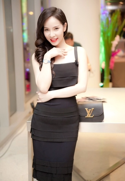 Sao việt đọ đồ hiệu khi dự ngôi sao của năm