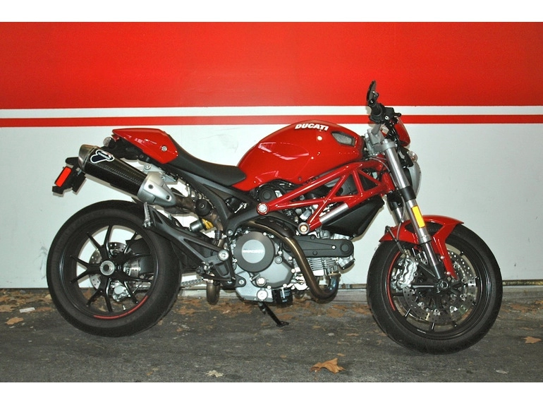 So sánh giữa honda cb1000rr và ducati monster 796