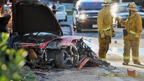 Thêm hình ảnh về hiện trường vụ tai nạn của diễn viên paul walker
