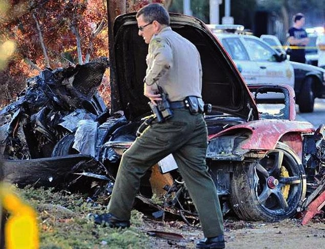 Thêm hình ảnh về hiện trường vụ tai nạn của diễn viên paul walker