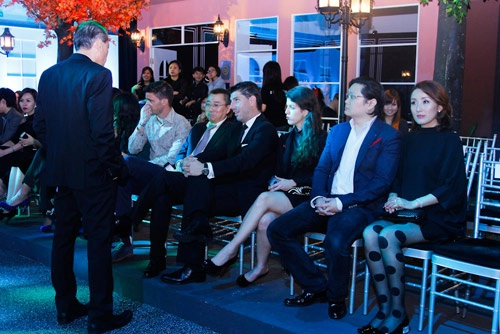tiểu long nữ đến xem thí sinh vntm catwalk