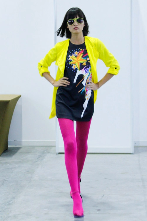 tiểu long nữ đến xem thí sinh vntm catwalk