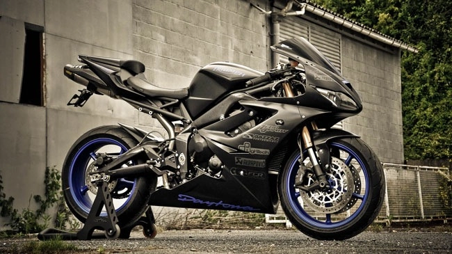 Triumph daytona 675 bổ sung hàng loạt phụ kiện carbon