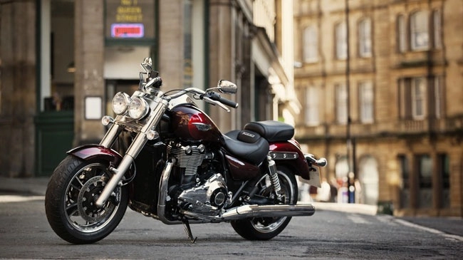 Triumph ra mắt 2 mẫu mới thunderbird commander và lt