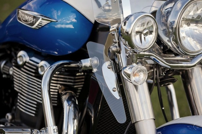Triumph ra mắt 2 mẫu mới thunderbird commander và lt