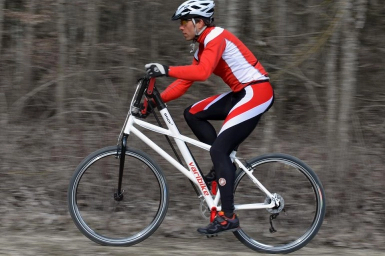 Varibike xe đạp đức chạy bằng cả chân và tay