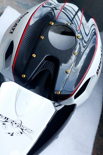 Vẻ đẹp ducati monster độ hoa văn carbon ở sài gòn