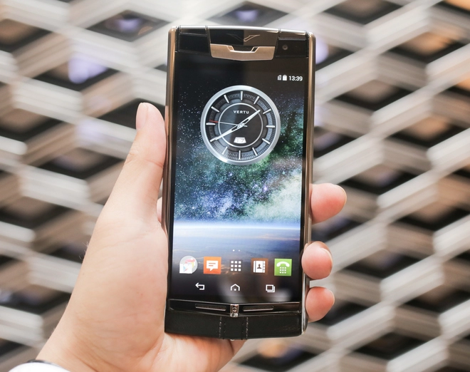 Vertu signature touch về việt nam giá từ 250 triệu đồng