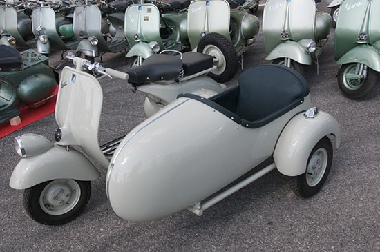 Vespa 3 bánh - vẻ đẹp mê hồn