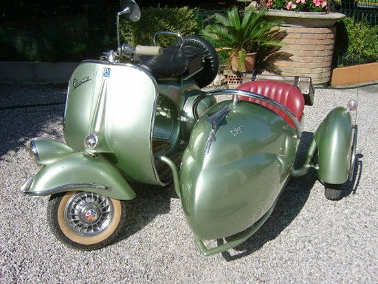 Vespa 3 bánh - vẻ đẹp mê hồn