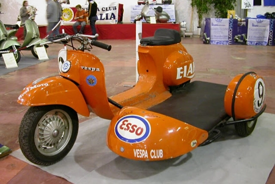 Vespa 3 bánh - vẻ đẹp mê hồn