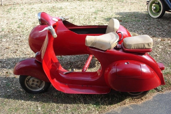 Vespa 3 bánh - vẻ đẹp mê hồn