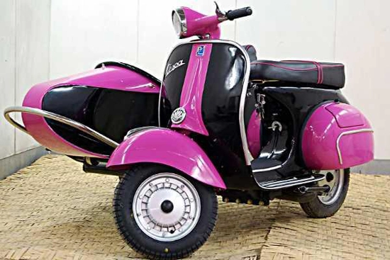 Vespa 3 bánh - vẻ đẹp mê hồn