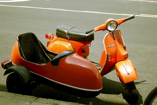 Vespa 3 bánh - vẻ đẹp mê hồn