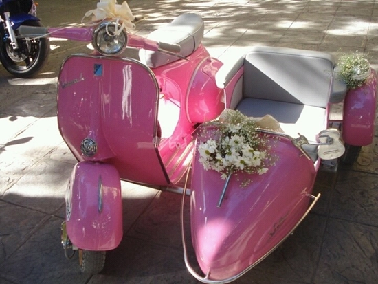 Vespa 3 bánh - vẻ đẹp mê hồn