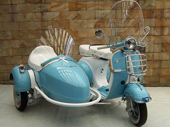 Vespa 3 bánh - vẻ đẹp mê hồn
