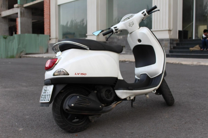 Vespa lx trắng sporty đơn giản