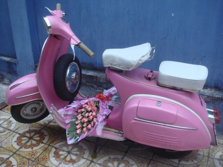 Vespa super em yêu hoa hồng