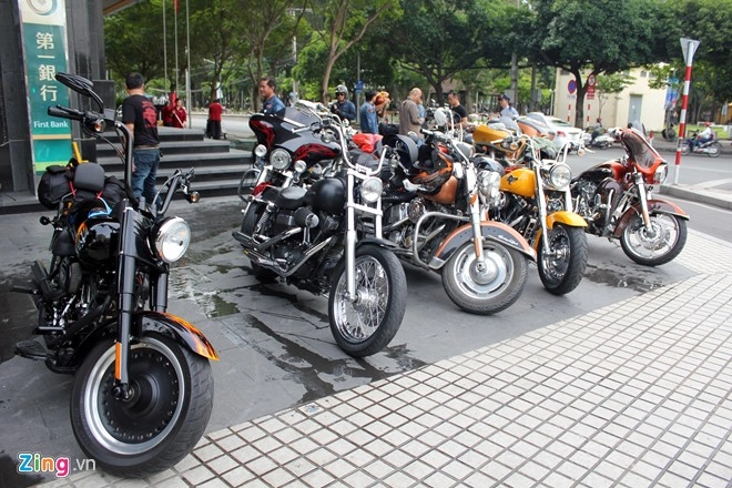 30 siêu môtô harley-davidson hội tụ tại quán cà phê sài gòn