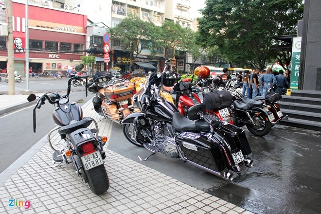 30 siêu môtô harley-davidson hội tụ tại quán cà phê sài gòn