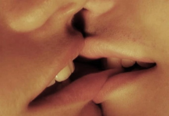 7 kiểu hôn lãng mạn có thể bạn chưa bao giờ thử